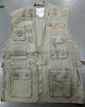 IGUANA - MEDIUM אפודת כיסים ספארי חאקי מידה